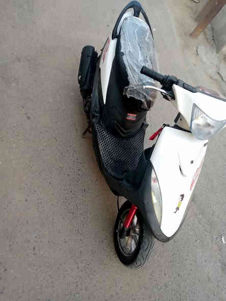 السلام وعليكم دراجه ماكس عدله مكفوله كفاله علمه الدراجه حلوه ونضيفه ما مفتوحه ولا مجفته دراجه كلش حلوه بيهه صالنصه رياضي مكان بصره الهارثه كرمه علي ابو حلوة رقمي *********** السعر 1100 مليون وميه وبيهه مجال حك الجيه
