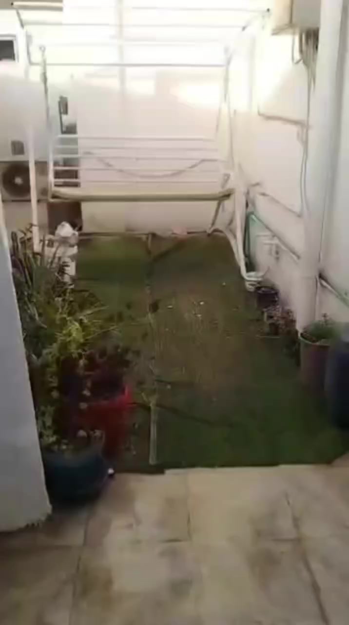 مشتمل ١٤٤م حي السكك قرب جامع النور شارع ٦ محدث، بسعر مشتمل بالثالثة 
طابقين ٣ غرف و مدخلين واحد على الاستقبال و الاخر على المطبخ و يفيد اهل الاستثمار يتأجر بوارد زين مقارنة بالسعر
للإستفسار الاتصال *********** 
او زيارة مكتب النور للعقار في حي الضباط مقابل محلات المليسي للانشائيه عمارة الجوهرة
