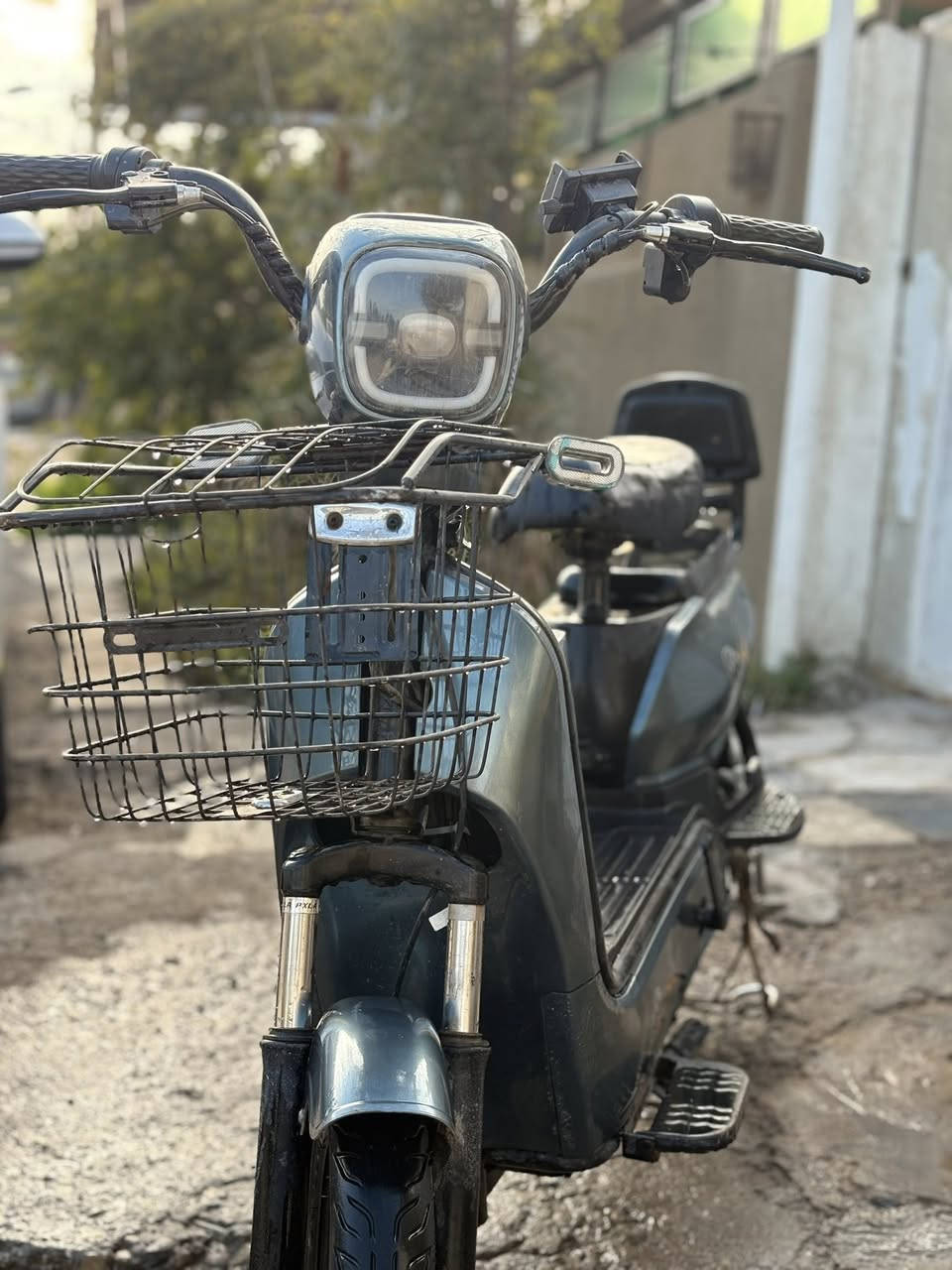 دراجه شحن للبيع بيها نضام حمايه مع قفل التاير الوره الدراجه تمشي ٦٠ ( السعر 200 العنوان بغداد البنوك ( رقم ***********
