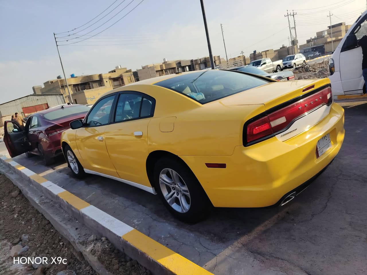 سلام عليكم ورحمه الله وبركاته
جارجر مديل 13 رقم انبار دولي حولتها يوم 8/1/2026
مصفره هيئه وقرامات ربع مامطلوبه 
محرك وكير حداديه تخم تاير وباتري وتبريد زنون شمسي 
سياره جاهزه للخير حادث جاملغ وبنيد المراوس بخصوصي 
  مكان السياره السماوه قضاء الخضر ***********
