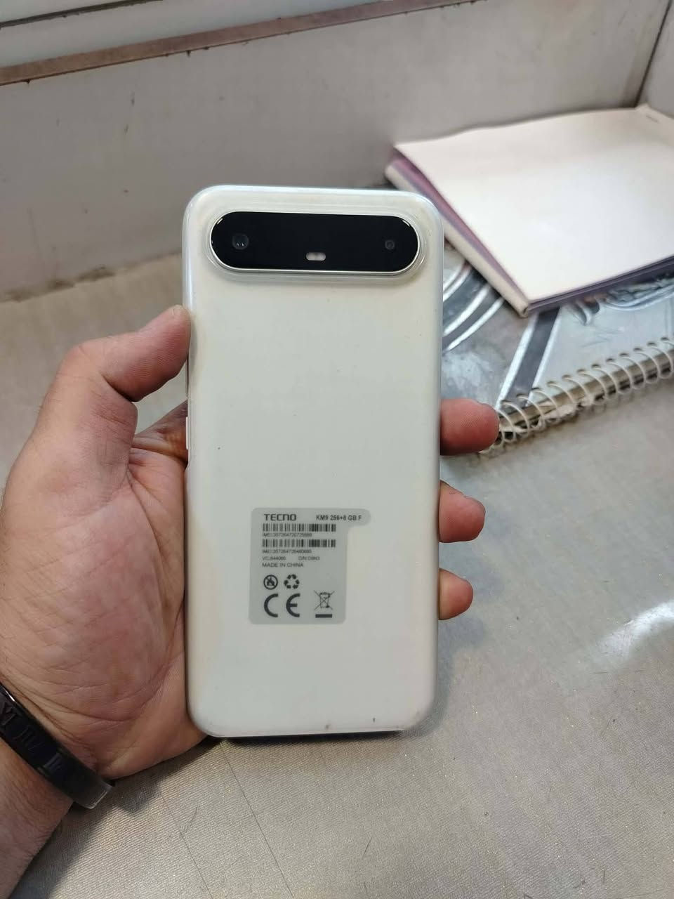 انحف جهاز بل عالم
 تكنو بوفو سلم  5G الغني عن التعريف تلفون نضافه الجهاز 100‎%‎ ذاكره 256والرام الداخلي 8+8يعني 16قوة البطاريه5160 شاشه امولد كامره 50ميكا بكسل يدعم الشحن السريع بصمه مدمجه بل شاشه  السريع وبعد بي موصفات  ملحقاته كارتونه سعره ٢٠٠ وبي مجال


**إذا كنت صاحب هذا الإعلان وتريد حذفه لأي سبب، رجاءا أرسل رسالة إلى الدعم الفني**