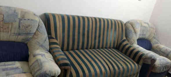 تخم كراسي ثنين وقنفه بيهم ضرر بسيط ب٨٠ مكاني الاعظميه
***********
