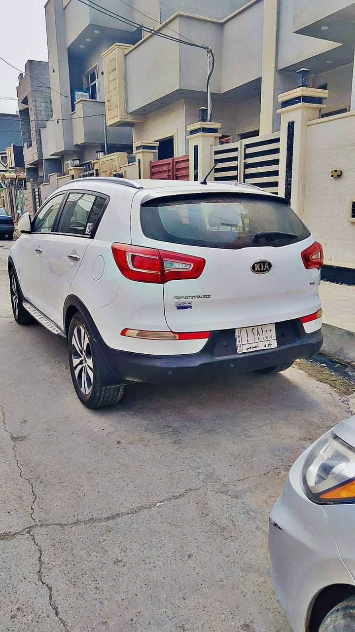 سبورتج2011
خليجي محرك2000 دوش  
فول ما عده الفتحه
بصمه تشغيل
بصمه أبواب +صندوق
تحكمات
مري شفط 
اشاير بلمري 
كشنات جلد 
كشنات تدفئه امامي وخلفي 
كأمره دواره 
رادارات خلفيه عند الاقتراب
تبريد منفصل (مناخي)
قياده نورمال + اقتصادي ECO 
 نظام منحدرات 
مانع انزلاق
دوسات من الشركه 
بلاجكتور مع الاشاره 
كابون بانزين
ضرر خفيف باب السايق فقط 
السعر    (155)   وبيها مجال 
مكاني موصل 
***********
