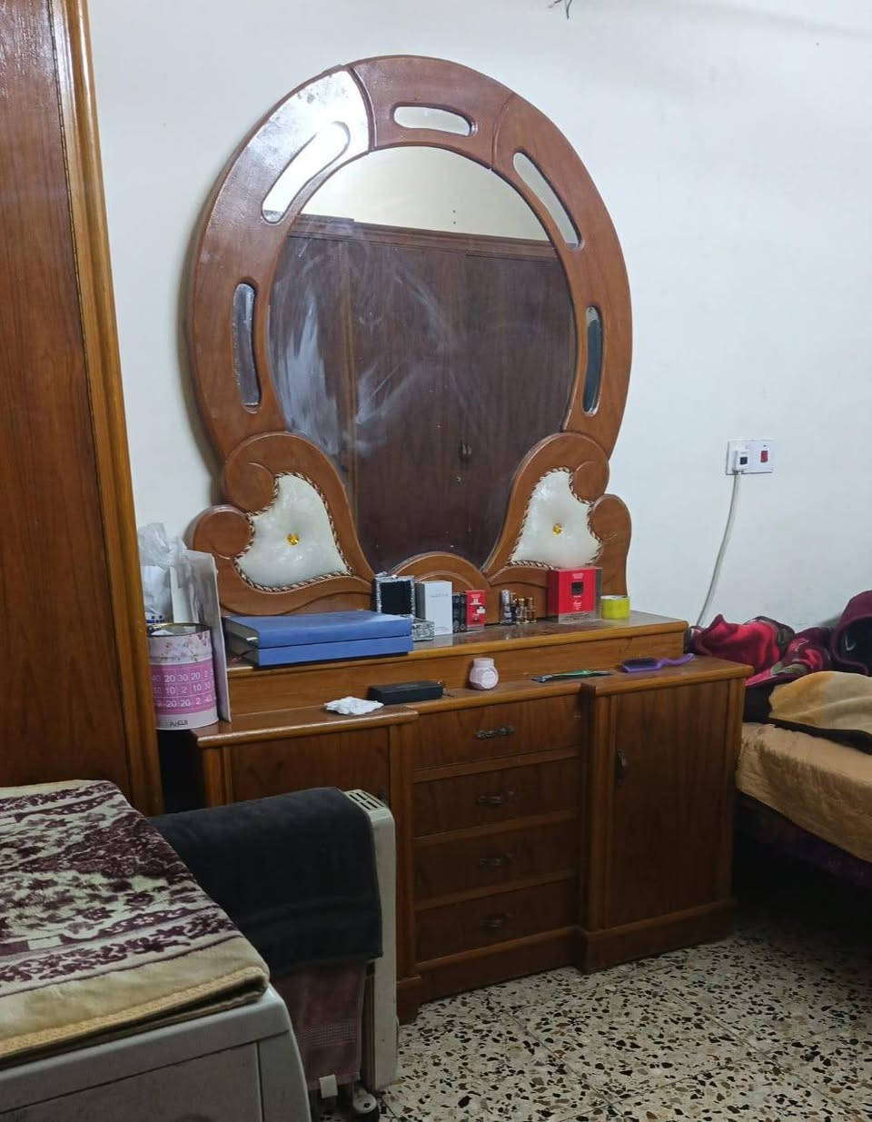 غرفة للبيع صاج حطاطة السعر 550 وبيها مجال العنوان بغداد الدورة شارع الطعمه  للاستفسار ***********
