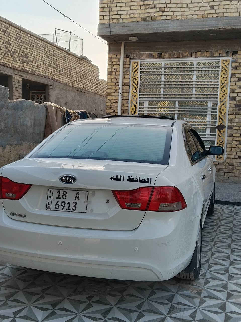 السلام عليكم وبتمه 2010 سياره فول مواصفات من عده البصمه مكفوله بسمي  السعر 135رقم الهاتف ***********
