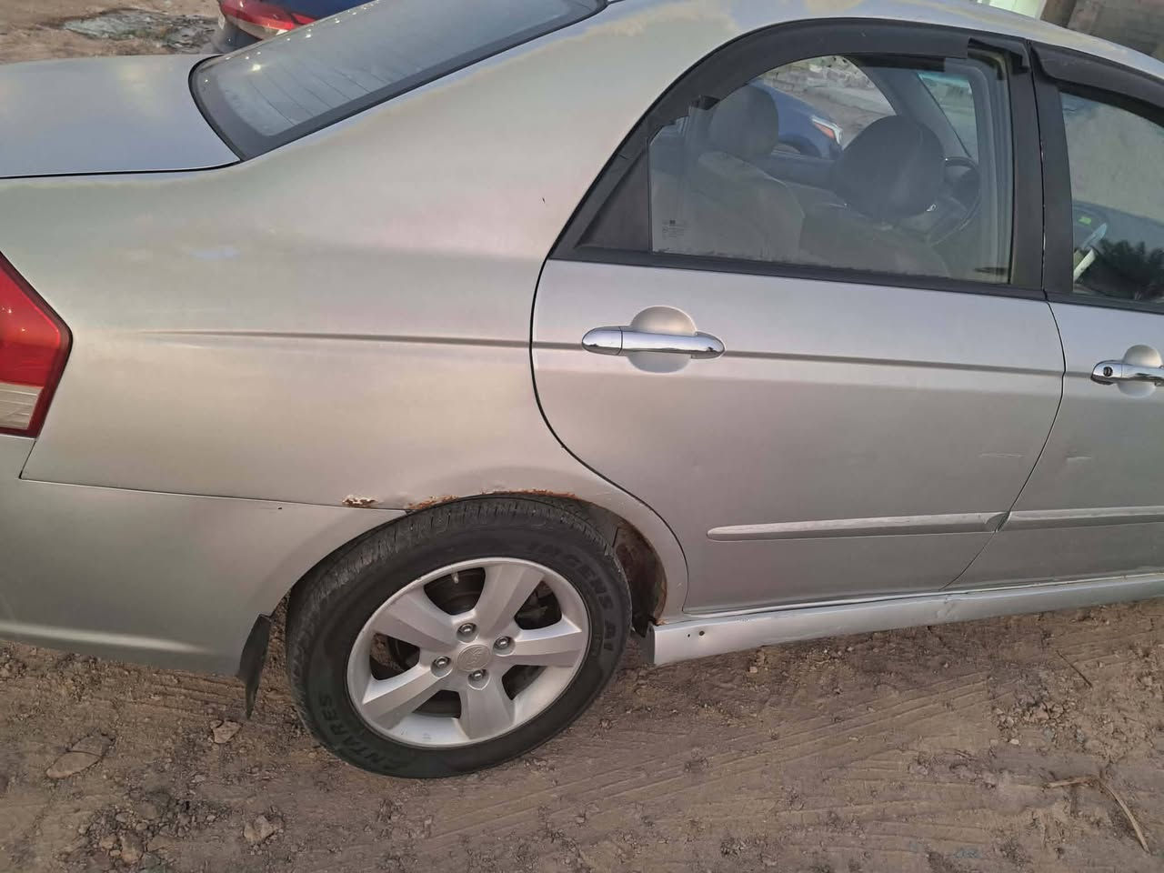 السلام عليكم سيراتو ٢٠٠٧ بيه حادث صفحه الصدر شويه تعمير بالقماره محرك بي تبخير ٦٥ وبي مجال 
مكان كربلاء 
للاستفسار ***********
