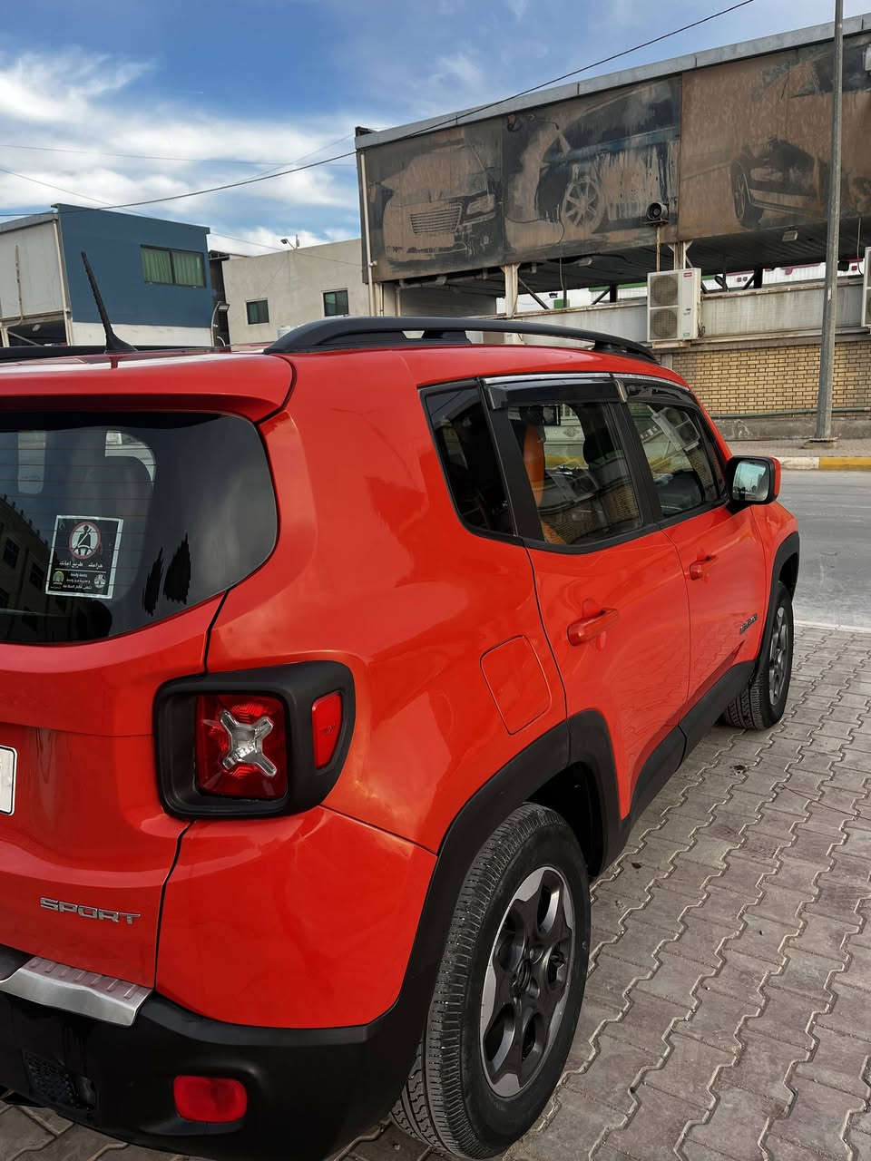 السلام عليكم
جيب رنكيد موديل 2018

لون برتقالي 

مكينه 2400

سيارة رقم واسط جديد 

حادثها فقط جاملغ امامي 

مكان السيارة كوت خاجيه 

السعر 135 و بيها مجال 

للاستفسار 

‏‪***********‬‏
