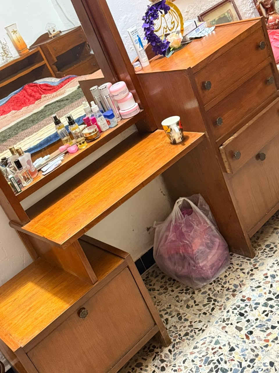 غرفة نوم كبيره قديمه بدون اظرار السعر 250 نهايتها مكاني بغداد الشعب شراي فقط يراسلني


**إذا كنت صاحب هذا الإعلان وتريد حذفه لأي سبب، رجاءا أرسل رسالة إلى الدعم الفني**