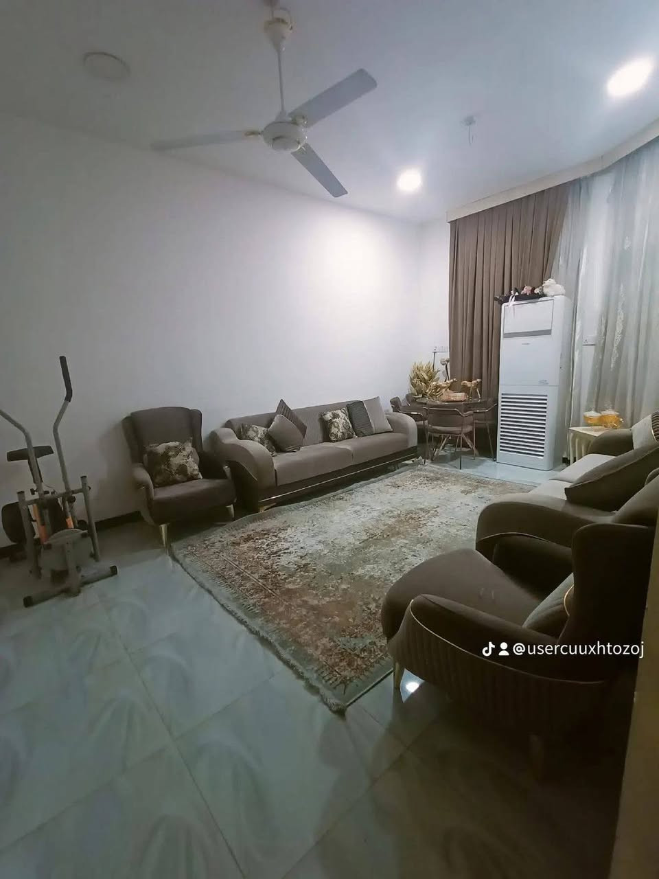 دار 🏠 للبيع
حي الصحه طابو زراعي سند ٢٥

طابق واحد المساحه ١٠٨ متر الواجهه ٨ متر

غرفة نوم وصاله وكلدور ومطبخ ومجمع صحيات 

قرب صالون بغداد 

المربع الذهبي 
السعر ١٢٠ وبي مجال بسيط 

للاستفسار ***********سيد علي 

مكتب 🏢 الوسيط
