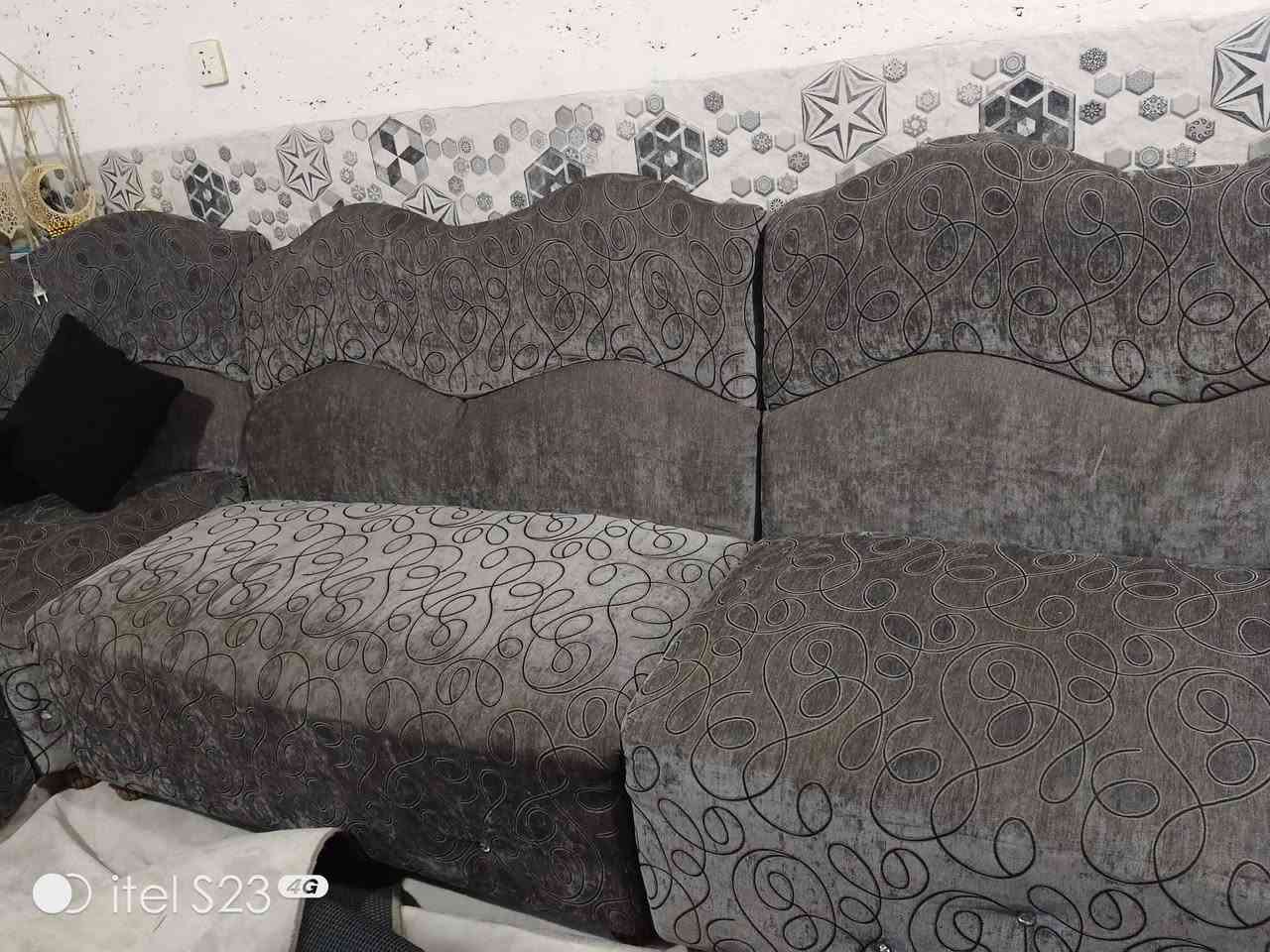 ديوان للبيع خشب عراقي ثقيل السعر 175وبي مجال اربع قنبات وزاويه
***********

***********
