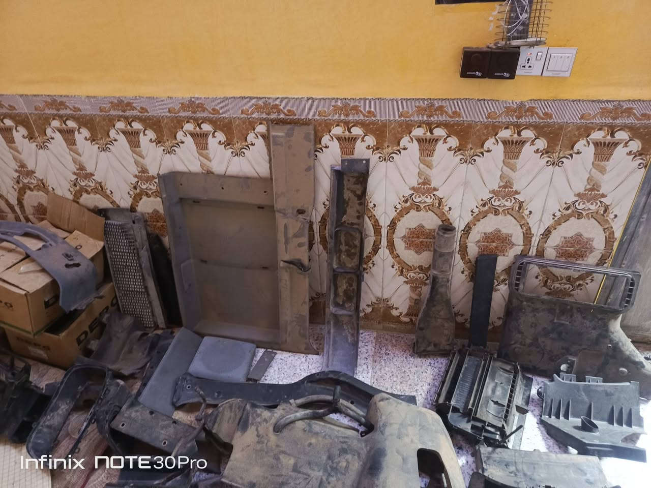 البيع قراذ كتروز باب مال ميكه صلاصه دبلو لكزك عدد 2ستولف مال بريك عقول مال تك ربل هيب سياحي بطل مال هوه قاعده مال باتريات موجوده قراض دشبول  جهش الوره موجود كشن مال صفحه سكن موجود 
رقم الهاتف ***********عنوان البصره قضاء الدير
