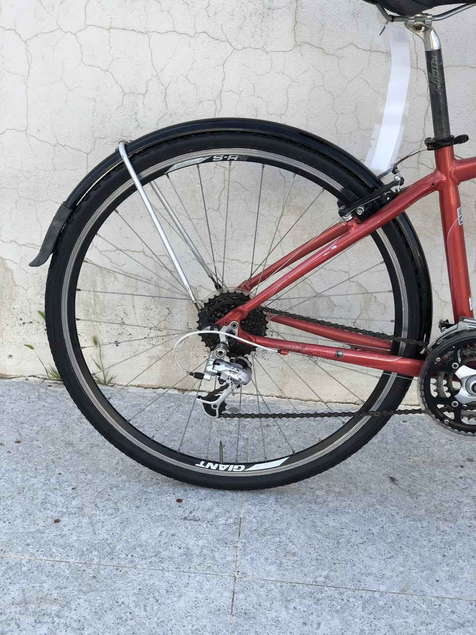 بايسكل / امريكي

ماركة / TREK FX7.5 

‏C700 bike

المنيوم

قياس / ٢٨

فريم / M 

٨*٣ كير 
Shimano 

بريكات 
Shimano

مكينة خلفي
 shimano LX

مكينة امامي 
Shimano 
 
داخل بايدر بولبرينك 

سكان + ركب 
Bontrager

سعر / ٢٥٠ الف

مكان سليمانية 

توصيل متوفر


**إذا كنت صاحب هذا الإعلان وتريد حذفه لأي سبب، رجاءا أرسل رسالة إلى الدعم الفني**