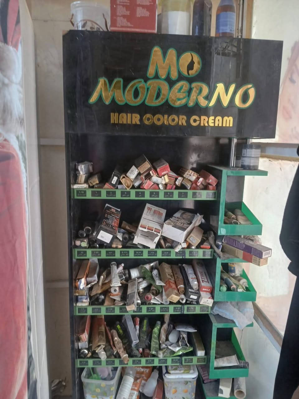 صالون نسائي  للبيع دافعين إيجار سنو
سبب البيع عدم التفرغ  عندي صالون ثاني 
موثث من. كل شي
ميز تركي مرتب 
تخم جلد تركي مرتب 
مغسلة شعر  كبيره
 كرسي حلاقة 2 
عارضة اصباغ
 مواد تجميل مكياج تسريحات 
مروحة سقفية
گدر شمع
هيدروفيشل جهاز تنظيف بشره 
سشوار كاويه. مشط حراري برم ناعم خشن 
جهاز حراري ميش 
 جهاز تاتو مع ملحقاته
  غلاية
 تانكي ماء
 ستول
 يعني متخسر. گشايه   تباشر بالعمل.
اوكسجينات  بلوندر ات اصباغ عارضه  كامله
بوسترات   اعلان الصالون يبقئ مينشال
السعر 5مع الإيجار السنوي 
***********
