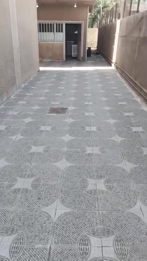 السلام عليكم.

بيت ارضي مساحة 300 للايجار في منطقة الجادرية. البيت غير مؤثث مكون من غرفتين نوم وهول واستقبال ومطبخ كبير ومخزن وحمام غربي وشرقي وكراج سيارات يتسع لثلاث سيارات. 

المطلوب ايجار تجاري فقط يتضمن شركات, مكاتب, مخزن, مبيت عمال. 

الاتصال برقم ***********
