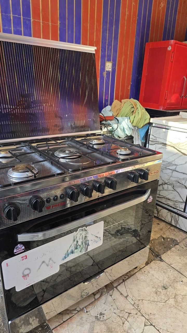 من رخصه الأدمن طباخ فريش مصري جديد بالجيس استعمال اقل من شهر استعمال بمكتب مال شركه يعني الفرن مامشتغل اصلن فرق عن الجديد بس الكارتون سعره ٣٥٠الف الشراي يتصل *********** ***********
