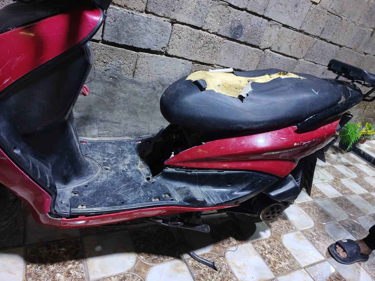 السلام عليكم دراجه سكنس نثيه 140
بوشه 58.5كفراته بلاديه قبق هند موجود مابيه مقص غير الجامه مال لايت الاماميه والهلفيه تك اليسرا مثل من ضح بلصورا دراجه تجفيت جديد 

ابيع كوم حديد كوم حديدكهربائيات شغاله ضفيرا شديته مال تفصيخ ومسلكه كامل بس معرف اربطهة ببه فقط الجبنه مال كلج الامامي بيه نضوح قليل دراجه نكرة 

250 بيه مجال
***********
