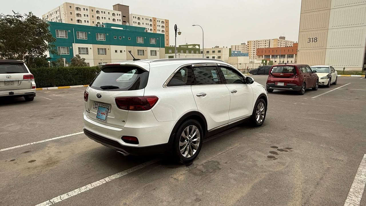 السلام عليكم
كيا سورنتو موديل 2018 شكل 2020 
خليجي

حدادية جديدة جداً 
 رقم بغداد دولي
 ما متعوبة نظيفة  
  ماشية 140 الف وقابل للزيادة
مواصفات السيارة 
بصمات ابواب 
بصمة تشغيل عدد 2
بصمة باب الصندوق 
صندوق كهرباء مع شفط
اشاير بالمري 
المري شفط
كامرا خلفية دوارة 
ويل كروم 19
نظام ترحيب  
 لايت زنون
لد امامي
لد خلفي 
كشافات ضباب امامي 
كشافات ضبابي خلفي
حجم المكينة 6 سلندر المرغوبة
بردات تضليل خلفية بلادية 
مخارج اواكس يو اس بي
عدد المقاعد 7 راكب 
حساس امامي 
حساس خلفي 
ستيرن كهرباء 
تحكم ستيرن  جهتين
نظام ايكو 
نظام سبورت 
نظام نورمال 
ومواصفات اخرى 
مكان السيارة قرب بسماية 
السعر 230 وبيها مجال 
باقي التفاصيل اتصل 
رقم الهاتف: ***********
