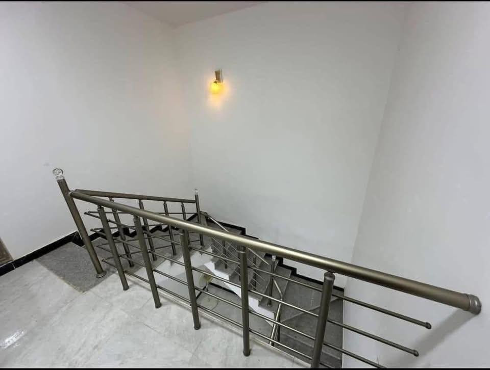 للبيع دار بالاميرات الجديدة
مربع ثاني- جاهز للسكن 

مساحة 250m 

موقع مميز جدا مربع ثاني قريب السنتر والخدمات 

 

يباع نقدا بسعر مناسب جدا 

——————————-

***********📞
