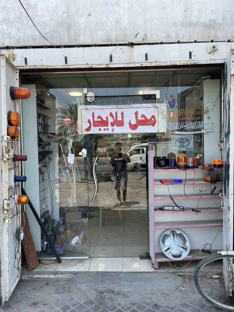 السلام عليكم محل للايجار نزال 9 واجهه 3 محل يحتوي ع طابق علوي مخزن ومرافق موقع تجاري بغداد حي القاهرة جوه تانكي القاهرة شارع جامع نداء للاتصال ***********
