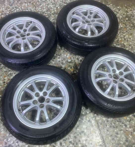 السلام عليكم 
للبيع 
تخم ويل كب مال كورلا بلادي مختوم تيوتا حجم 15
مع تخم تاير إنتاج 22
السعر 190
الاتصال ع الرقم ***********
