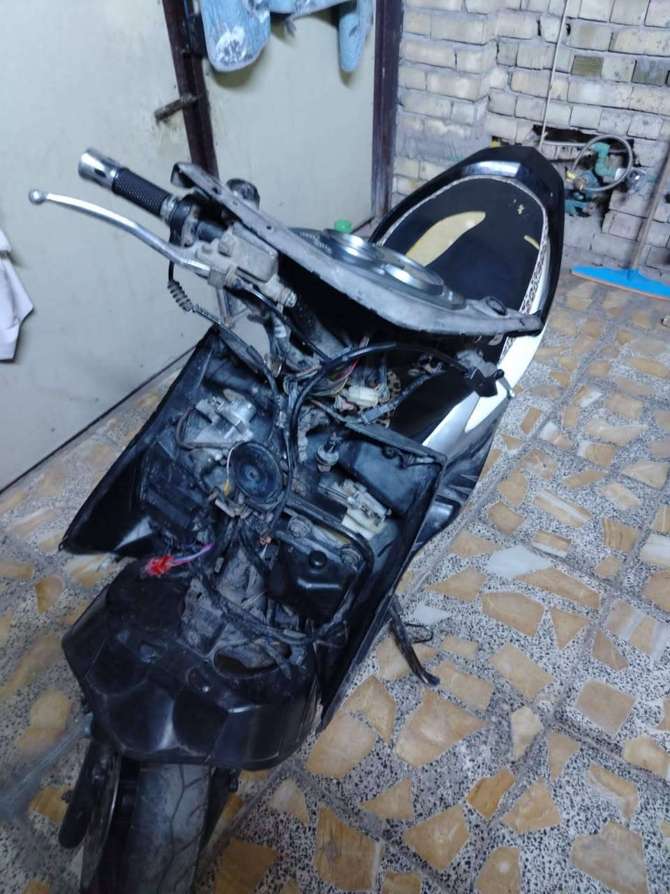 السلام عليكم دراجه للبيع سكنس حاليا واكفه ماعرف شنو عطله رايده 250قفل مكاني الدوره الصحه***********
