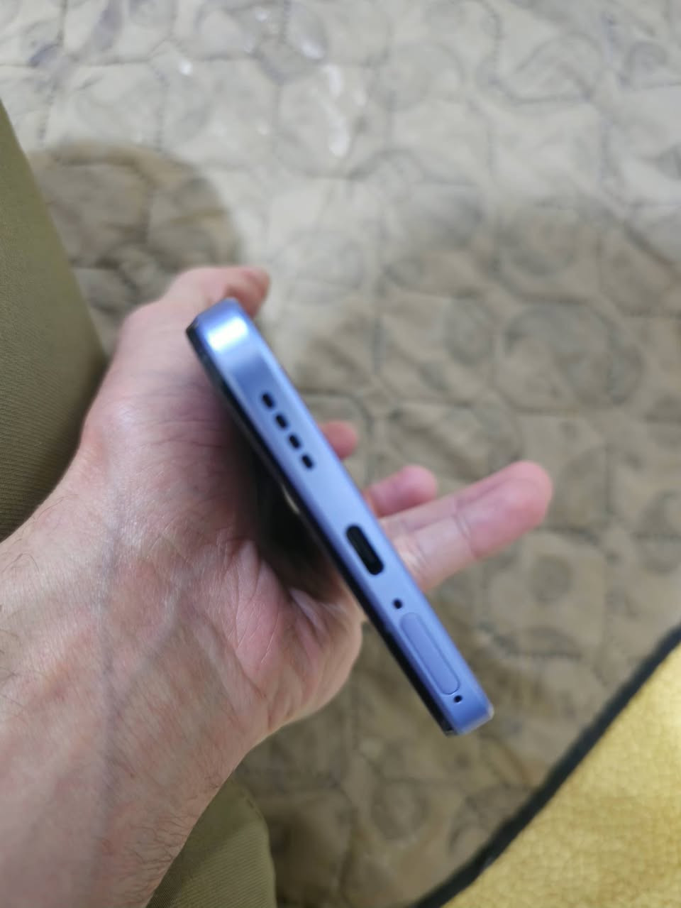 جهاز ريلمي c85  الذاكرة ٢٥٦ رام يصل الى ٢٤ مقاوم للماء والغبار ومقاوم للصدمات تصميم عسكري شاشه lcd دبل شريحة 
الجهاز ماخذي قبل ٦ ايام من الشركة ب٢٧٥ ورايده ب٢٤٠ وبي مجال بسيط جدا حك الجيه 
***********
