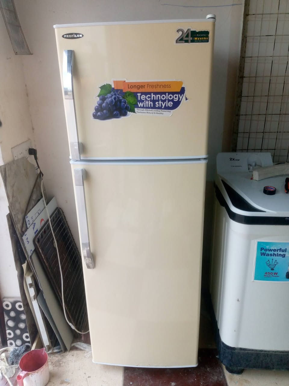 ثلاجه أخو الجديد للبيع تجميد بالشرط سعرها ١٤٠وبيها مجال مكان فيلق للاتصال ***********
