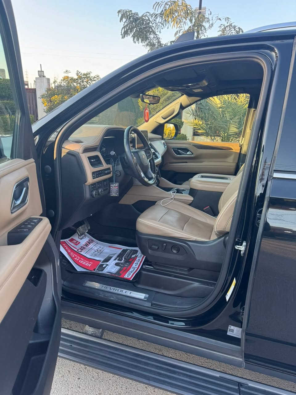 تاهو بريمير 2022 بسعر مناسب بيع سريع
بريمير 2022 فول مواصفات 1/1 وكالة المنصور ام الضمان
اعلى فئة بالتاهو جكات وداتاشو وخمس كامرات
سيارة جديدة مكفولة كفالة عامة
مغلفة PPF بالكامل من الزيرو ضمان عشر سنوات 
سيارة مابيها اي ملاحظة مكفولة حتى من الشخط والرصعة
ماشية 84 كيلومتر
رقم بغداد باسمي تحويل مباشر

السعر 515 $ وبي مجال

مكان السيارة بغداد
*********** ظيف
