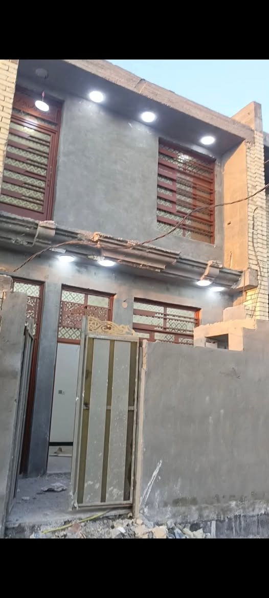 طابق ونص كامل بناء جديد وجاهز السكن فارق حالين مساحة 92

العماري مقابل مدارس قطاع 6 سند 25 

سعر 48 وبي مجال الشراي 

كامل وياء كيزر وتانكي وماطور جدد هديه مع البيت 

قريب ع شارع العام 

***********
