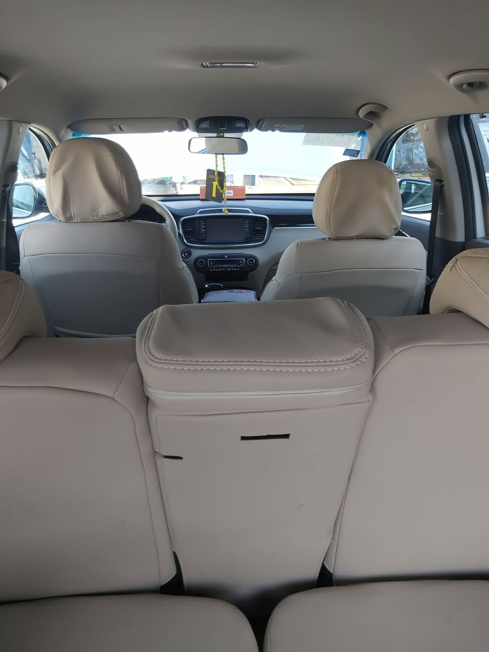 السلام عليكم سورنتو للبيع مديل 2020
ماشية ١٦٠ لون سلفر مكفولة كفالة عامة

ماعده بل باب شويه موضح بل سونار 

ولباقي كفاله 

ماشيه 160 

رقم واسط بسمي 

فول مواصفات ماعده الفتحه 

للون سلفر خليجي 

محرك 6 سلندر 

7 راكب 

مكاني بل كوت 

لاستفسار عله الرقم 

*********** محمد  فقط تصال هاذه 

*********** فقط واتساب
