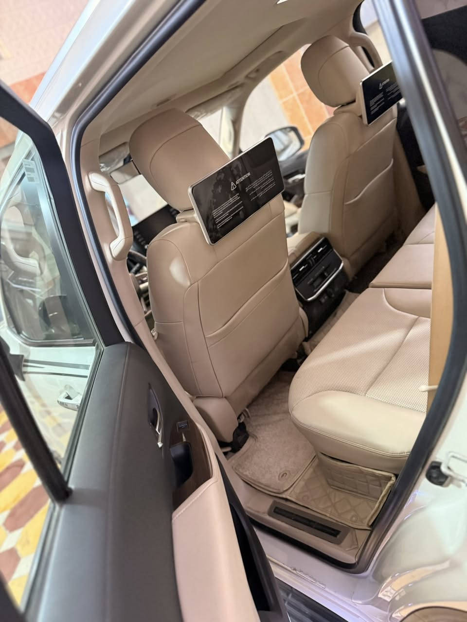 لاندكروز 2022  ساز تطبيق باب اول 1️⃣✅
ملاحضه : السياره مغلفه PPF ضمان 10 
               سنوات مغلفه من الزيرو لحد الان 

مكفوله من الضربه  والصبغ والبارد 
 جديده جدا وما تصرف عليها ايشي انشالله 
 وبالخير على الياخذها 

محرك ٦ سلندر  ٤٠٠٠

كير محرك  مكفولات

كامره بلاديه

طفايه  بالصدر

حساسات امامي خلفي

زراك لايت 

ترحيب   شاشه 

غرفتها جديده جلد

تحكمات جهتين

اناره محيطيه داخله وخارجيه

علامه لاندكروز بالابواب

فرشات وعده وكتلوكات بلاديه مال شركه 

فتحه  بصمه 

صدر امامي خلفي جديد 

تخم تاير وباتري جديد 

رقم بغداد باسمي 
تحويل ثاني يوم بغداد

هزه جديده والارقام الانكليزيه الجديده

مكاني بغداد البياع

للاستفسار:***********
                ***********.             .
