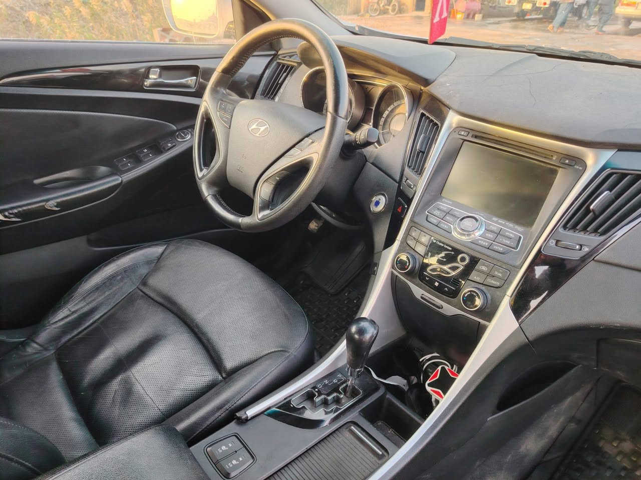 سونتا 2011.. ادوات كصة جنطة
مرقم باجات سليمانية الدولي شغل مرتب ومضبوط 
  فول موصفات 
بصمه تشغيل عن بعد 
بانوراما .تحكم استيرن كشنات جلد دشبول اسود. مري شفط 
تبريد تدفئة .وبعد بيه هواي مواصفات  سياره جديده وحلوه ..  بيع مستعجل 48وبيها مجال حك الجيه 

العنوان ميسان /***********
