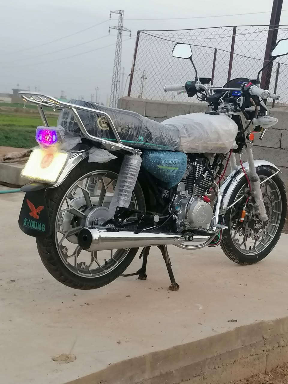 السلام عليكم
سولنك موديل 25
لون نفطي 
عمبار دهن كلج 
دبل دكس بريك امامي 
سويجاته معا 
بعده جديد
محرك 200
صبانه ما ملخوخ و شخط ما مشخوط 
كهربائيات كلهن شغالات وشرط 
منفيس موجود جديد بمعنى الكلمه وتجي وتشوف بعينك
سعر 870 وبي مجال 
الخاص مفتوح (***********)
