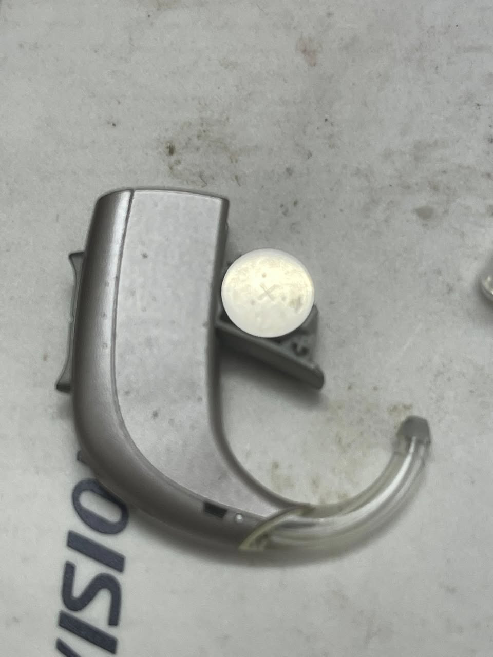 السلام عليكم عندي سمعية لي اصحاب السمع الضعيف سمعه اصليه لبيع السعر 150 ألف جديدة مستخدميه شي قليل  الله شاهد علي أخذته ٣٥٠ ألف ***********
