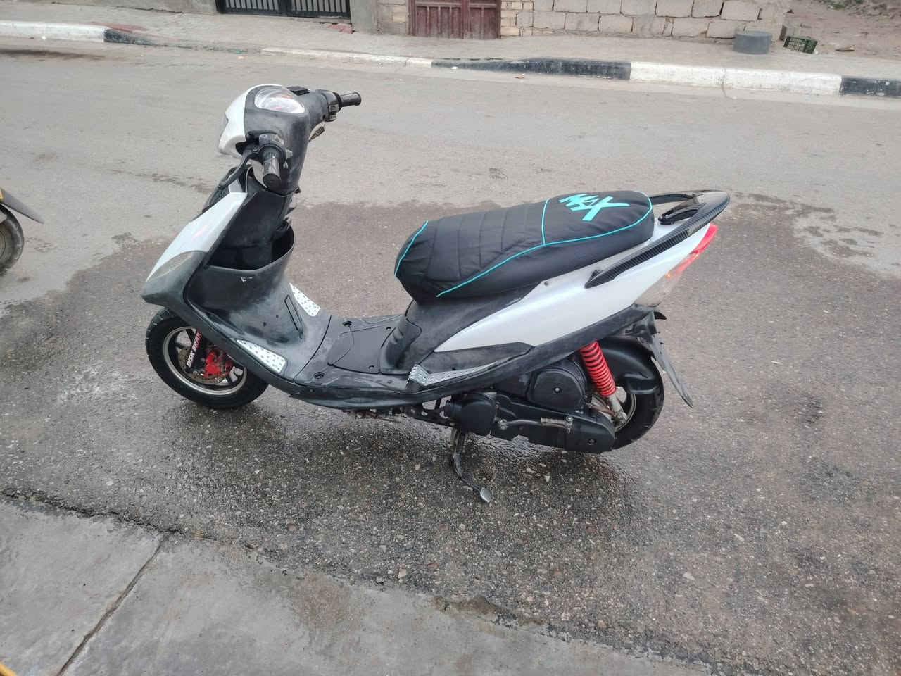 سلام عليكم دراجه ماكس عدله مفتوحه مره وحده كهربيات شخاله بس عوزه بتري ظعيف السعر 400 وبيه مرحبا بصيط $***********
