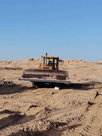 بلدوزر • للإيجار • معدات ثقيلة