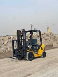 للبيع رافعه شوكيه كوماتسو موديل 2012 "ثلاث حركات يمين +يسار "كير_محرك_...