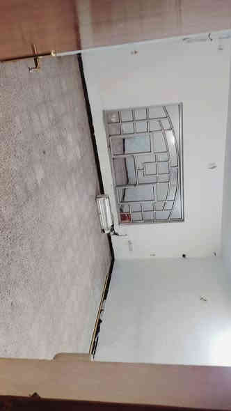 سلام عليكم دار للئيجار مستحه 200م طابقين عشارع الشهداء العام يصير معهد يصير مركز طبي  يصير مخزن يصير مكتب وكذالك بيت لعائله كبيره العنوان البياع شهداء الشرطه مجاور مطعم البديري وعلوت البديري للستفسار واتساب *********** اواتصال ***********ه
