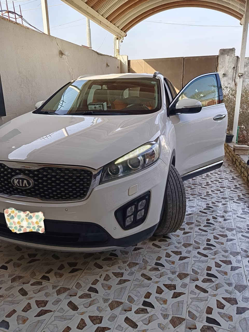 السلام عليكم (للبيع)
سورنتو مديل 2018.  خليجي  مكفوله كفاله عامه  عدا رصعه بلصندوق موضح بل صور  وبارد شبر  بل باب الخلفي 
6سلندر3500. 7راكب رقم اربيل هزه وسنويه جديده ل 2030  
السياره خير من لله 
موصفاتها  كامله عدا البنوراما  ..صندوق كهربائي ..شاشه كبيره
حساسات امامي خلفي كلهن شغالات تبريد 3قطع منفصل 
بصمه فتح وقفل .. ترحيب بل مري  ..مري شفط وباقي المواصفات معروفه 
ماشيه 85.  
اسبير بعده منازل كتلوكات كلهن موجودات 
مكاني بصره قضاء المدينه 
السعر 235 وبي مجال قليل حك الجيه 
رقمي ***********
