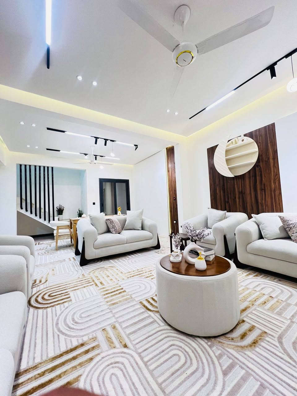 يتوفر دار للرهن في مجمع اللؤلؤة/النجف الأشرف
👑 دار مؤثث بالكامل 
🔶️فرصة مميزة للراغبين بالسكن الراقي
📍 الموقع: عامود 110
📐 المساحة: 200 متر.
 🏠 الدار طابقين – بناء حديث 
مواصفات الدار: 
✅ 3 غرف نوم.
✅ بناء حديث وفق أحدث المواصفات الهندسية 
✅ اثاث متكامل وحديث
✅ مجموعة انارة راقية ومريحة 
✅ سقوف جبس بورد فاخرة 
✅ سخان مع خزان ماء. 
✅منظومة كاميرات مراقبة 
✅ أبواب الغرف نقش خشب تركي فاخر.
✅تاسيسات الماء والكهرباء درجة اولى 
✅ شبابيك ألمنيوم عالية الجودة. 
✅ تشطيبات أنيقة وجاهز للسكن مباشرة.
👑دار تجمع بين الموقع المميز وجودة البناء والتشطيبات الحديثة، فرصة لا تعوض لمن يبحث عن منزل جاهز ومتكامل.

📌مكتب ابو رضا للعقار 
حي القادسية مقابل مجمع عماد سكر قرب فلكة المطار 
للاستفسار الإتصال فقط على الرقم ***********

#عقارات_النجف #حي_القادسية #دار_للبيع #عقار_مميز
