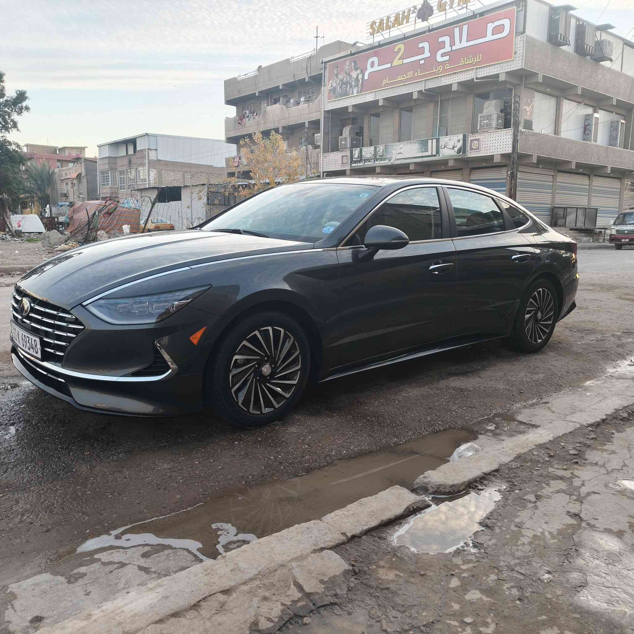 ‏سلام عليكم
‏للبيع فقط بدون مراوس
‏السيارة جديده بمعنى الكلمه 
‏سوناتا 2023 ليمتد هايبرد واحد على واحد اعلى فئه
‏  HYPER LIMITED VIP بلسوناتا
‏صرف البانزين انسا التفويله 50لتر تمشيك 950كلم 
‏ماشيه 23الف حاليا
‏حادث السياره فقط بارد PDR الجاملغ الخلفي الايسر بدون صبغ 
‏وبيهه قطعتين كلير بدون حادث من امريكا الجاملغ الخلفي الايمن والباب 
‏ومرقم بغداد 
‏المواصفات :
‏مكينه 2000 هايبرد
‏اعلى فئه
‏رادار امامي
‏رادار جانبي
‏رادار خلفي
‏حساسات امامي + خلفيه
‏بنوراما
‏سماعات سستم بوس
‏داتو شو يعرض عل الجامه الاماميه 
‏خمس كامرات محيطيه 360 درجه
‏تدفئه وتبريد المقاعد الاماميه
‏مقاعد كهربائيه وخزن ميموري
‏تدفئه الستيرن
‏قياده ذاتيه
‏توقف ذاتي عند الاقتراب
‏اشاير بلمري
‏قطعتين تبريد
‏شاحن لاسلكي
‏لد زنون بلادي
‏بردات خلفيه
‏طي المري عند الرجوع
‏وضعيات القياده /ايكو / كومفورت /سمارت /سبورت تشغيل عن بعد
‏تتقدم وترجع عن طريق البصمه
‏وبعد بيه هواي مواصفات ممذكوره  
‏لايت ذكي 
‏وماسحات اوتو  
‏السياره موجوده بغداد 
‏السعر   197 
‏للاستفسار اكثر اتصل عل الرقم 
‏***********
‏
