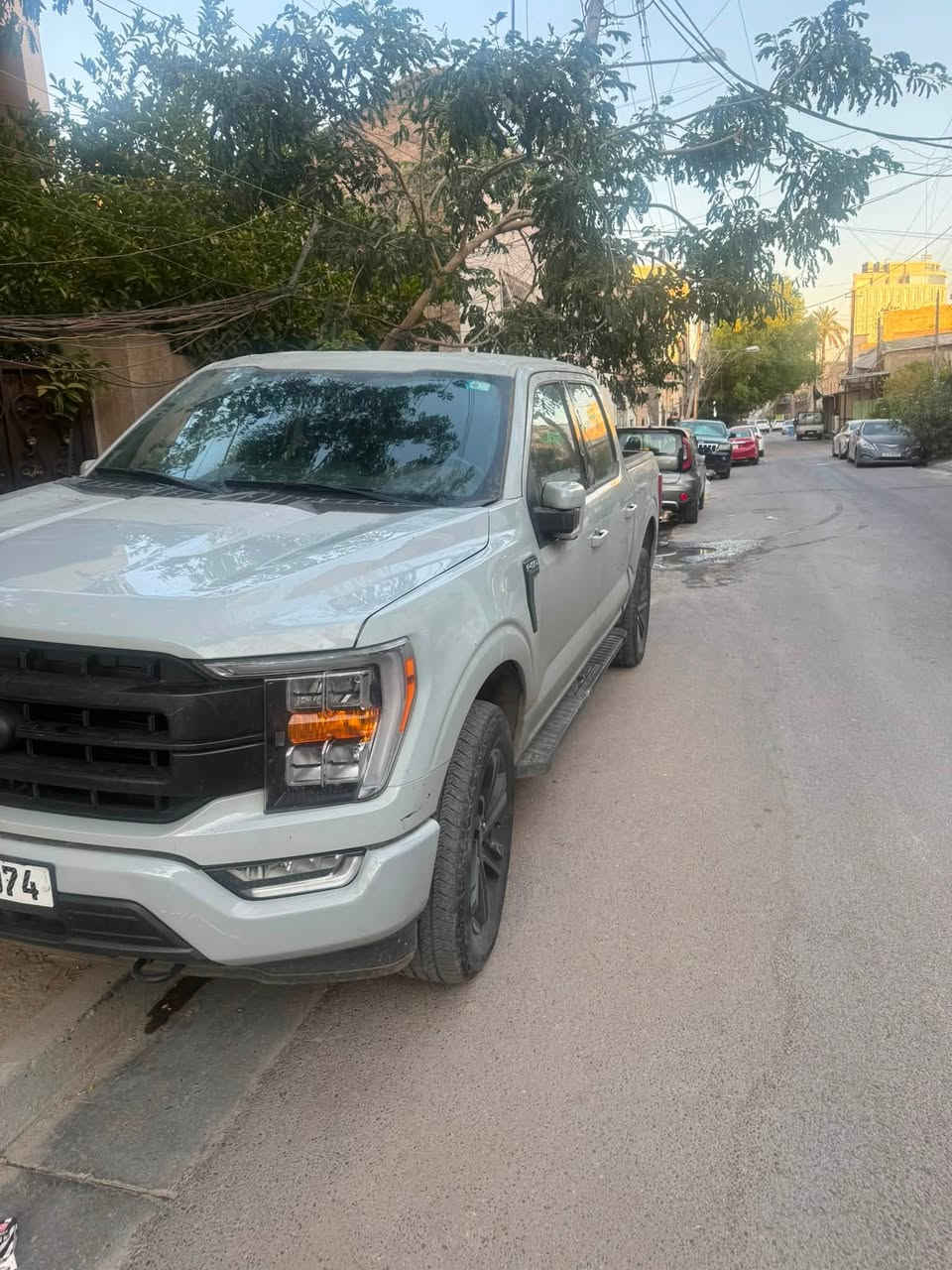 🚘 للبيع | Ford F-150 Lariat PowerBoost Hybrid 2023 🚘
إذا تبحث عن القوة، الفخامة، والاعتمادية، فهذه السيارة خيار ممتاز.

✅ Ford F-150 Lariat
📅 الموديل: 2023
🇺🇸 الوارد: أمريكي
⚙️ المحرك: 3.5L EcoBoost V6 Twin Turbo Hybrid (PowerBoost)
💥 القوة: 430 حصان
⚡ ناقل الحركة: أوتوماتيك 10 سرعات
🛞 الدفع: رباعي (4×4)

المواصفات:
✔️ مقاعد جلد فاخرة
✔️ تدفئة وتبريد للمقاعد الأمامية
✔️ شاشة وسطية كبيرة مع Apple CarPlay وAndroid Auto
✔️ كاميرات 360°
✔️ حساسات أمامية وخلفية
✔️ مثبت سرعة ذكي
✔️ نظام المحافظة على المسار
✔️ تشغيل بصمة
✔️ إضاءة LED
✔️ جنوط ألمنيوم أصلية
✔️ أداء قوي مع استهلاك وقود اقتصادي بفضل نظام الهايبرد

💰 السعر المطلوب:30,000 دولار (قابل للتفاوض بالمعقول)

📞 للتواصل: ***********

للمهتمين، التواصل عبر الاتصال أو الواتساب على الرقم أعلاه.

#Ford #F150 #Lariat #PowerBoost #Hybrid #4x4 #FordF150 #للبيع #العراق #بغداد
