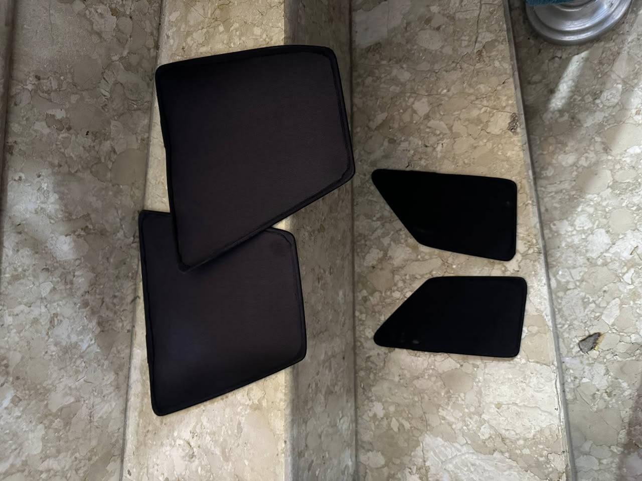 السلام عليكم 
عندي بردات كويتي معتم 100‎%‎ مال كورلا  مستعمل شي قليل كلش ماخذهة 65 الف رايدهن ب 40 مكاني حي الجهاد 
 ***********
