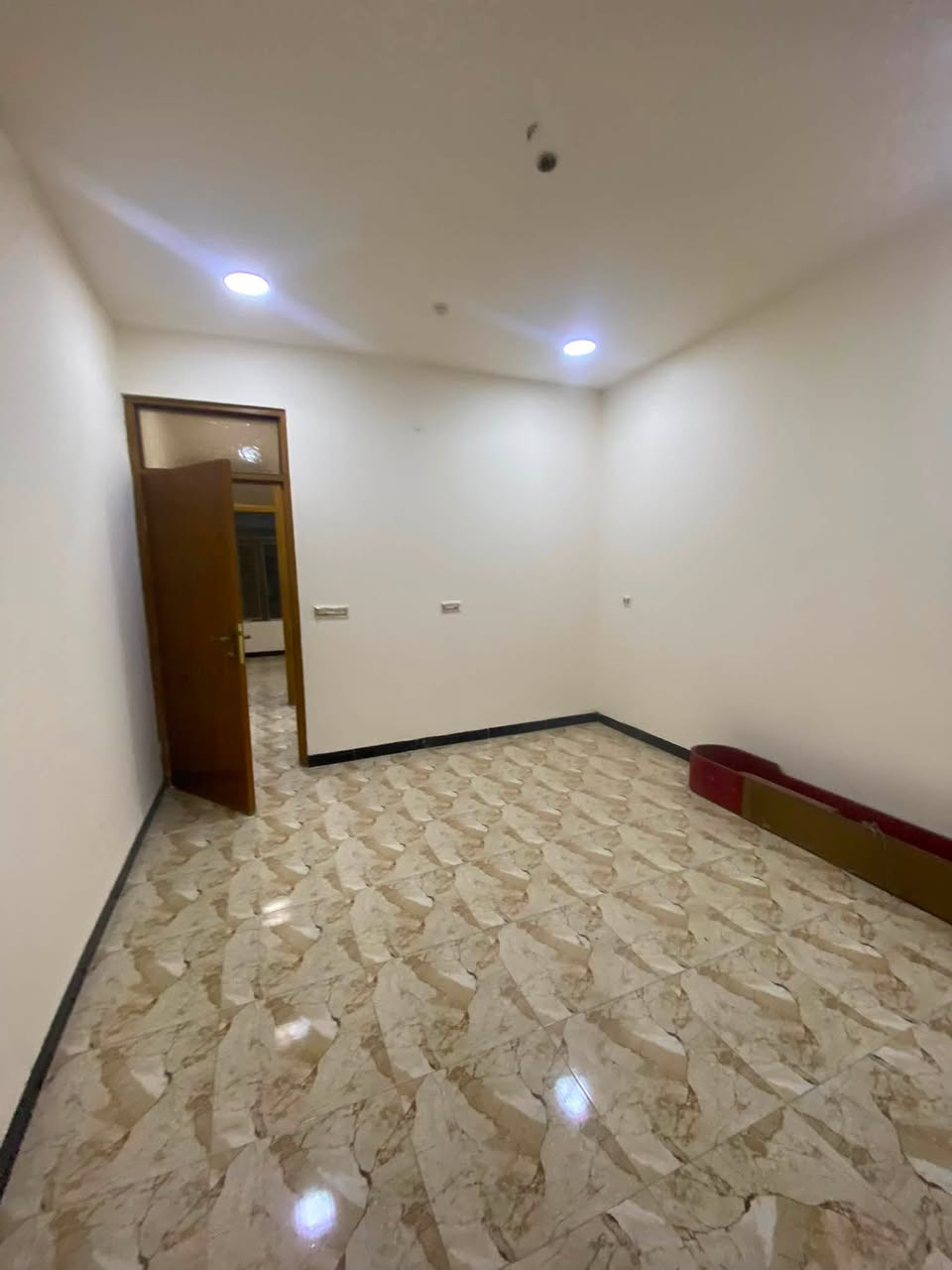 � للإيجار في السيدية – مربع التصنيع 🏡
✨ بيت زيرو مودرن جديد وغير مسكون سابقاً

📐 المساحة: 50 متر

💰 الإيجار: 700 ألف

يتكون من:

🛏️ غرفتين نوم

🛋️ صالة

🍳 مطبخ

🚿 خدمات كاملة

🌿 مكان هادئ ومناسب للسكن

للاسـتفسـار الاتـصال علـى الارقـام التـاليه  او زيـاره مكـتب عبدالله الرفيـعي السيـديه_شارع الضـباط_ مقابل مجـمع لحـوم جويـلي 

#مكتب-عبدالله-الرفيعي

***********

‏‭***********‬

‏‭+964 770 712 2380‬

━━━━━━━━━━━━━━━

#بيت #عقارات #منزل #بيع #وساطة_عقارية

#شركة #سيدية #بغداد #عراق

#عقارات_السيدية

#عقارات_الكرخ #ايجار_تجاري

#بنايات_سكنية

#عقارات_القادسية #عقارات_اليرموك #عقارات_المنصور

#عقارات_الحارثية #عقارات_الكاظمية #عقارات_الاعظمية

#عقارات_العطيفية #عقارات_حي_الجامعة
