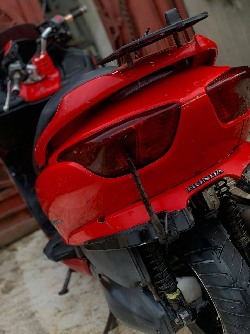 السلام عليكم ورحمة الله وبركاته 🌹
عندي دراجة فورزه صفر 8  –
للبيع او مراوس دايوان
شكلها مميز، 
اللون: أحمر بلمعة تخبل 

المواصفات:
محرك 250cc
المحرك مكفول من التبخير او الصوت
بيها أوراق 
الدراجة "عميه" شرط 160
⚠️ بيهة شوية ملاحضات 

💸 السعر: 850 وبيهة مجال

📞 لأي استفسار  تعال عالخاص 

العنوان ديالى شهربان


**إذا كنت صاحب هذا الإعلان وتريد حذفه لأي سبب، رجاءا أرسل رسالة إلى الدعم الفني**