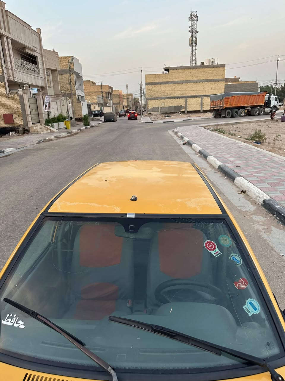 سلام عليكم عندي سيارة سايبة البيع عاطلة والمكينة تنقص ووبيهة قطعة بدلة وحدة  جاملخ جهة سائق والبنيد جارد والباقي مكفول  عليهة هيئة وغرامة 550  تعجبك تصل ما تعجبك لا تكسر بحلال الناس معة كل الاحترام والتقدير الجميع رقم تلفون ***********  اريدهة 23وبيهة مجال
