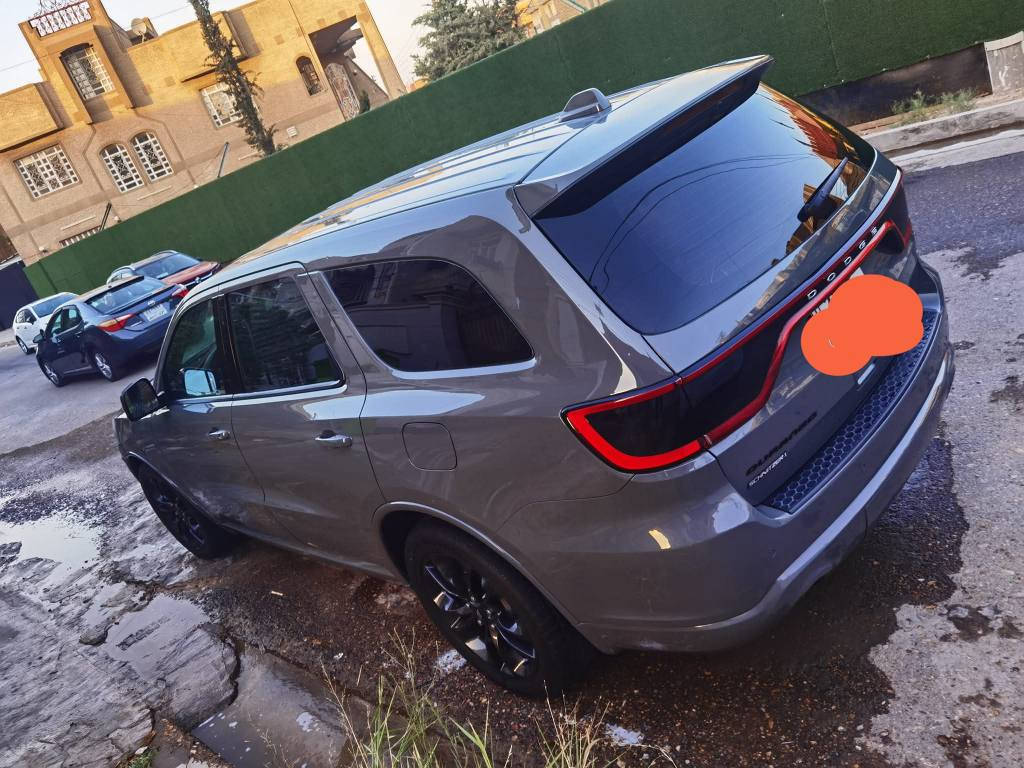 ملاحظه مهمه اني مو صاحب السياره للمعلومات الاتصال 0️⃣7️⃣9️⃣0️⃣1️⃣8️⃣6️⃣6️⃣1️⃣0️⃣5️⃣
🔹 النوع: دودج دورنكو
🔹اللوحات : انكليزي اربيل مميز 
🔹 الموديل: 2021
🔹 المحرك: 6 سلندر V6
🔹 ناقل الحركة: أوتوماتيك
🔹 الدفع: رباعي 4×4
المواصفات:
فتحة سقف
مقاعد جلد كهربائية
تدفئة مقاعد أمامية
تدفئة المقود
داخلية حمراء فاخرة
شاشة معلومات وترفيه
تحكم بالمقود
مثبت سرعة
أنظمة أمان (ABS – مانع انزلاق – توازن إلكتروني)
مكيف هواء قوي
🔹 المشي: 60,000 كم
🔹 الحالة: نظيفة جداً – شبه جديدة
🔹 الحادث: ضربة خلفية
🔹 الإطارات: جديدة
🔹 الرقم: مميز
📞 للاستفسار والتواصل:
*********** بغداد, العراق
