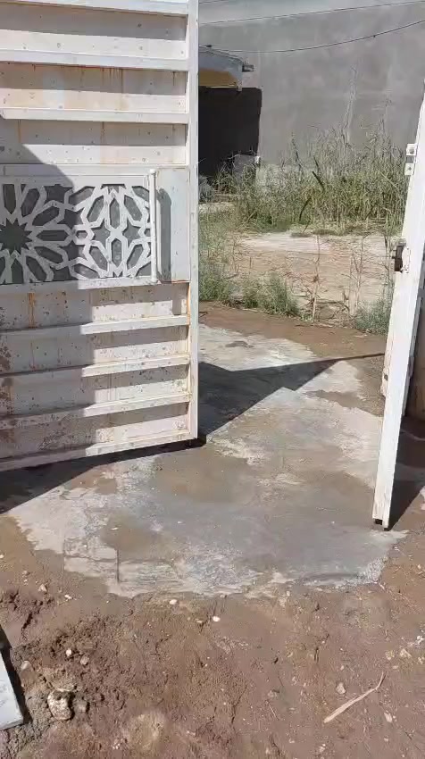 بيت للايجار في منطقة ام الخيل الثانية خلف المسح الاولمبي  لعائلة صغيرة يتكون من غرفة نوم وصالة كبيرة ومطبخ و صحيات  وكراج وحديقة غير مزروعه بحدود ال ١٠٠ متر سعر الايجار 400الف شهريا 
الاتصال بالرقم 
***********
