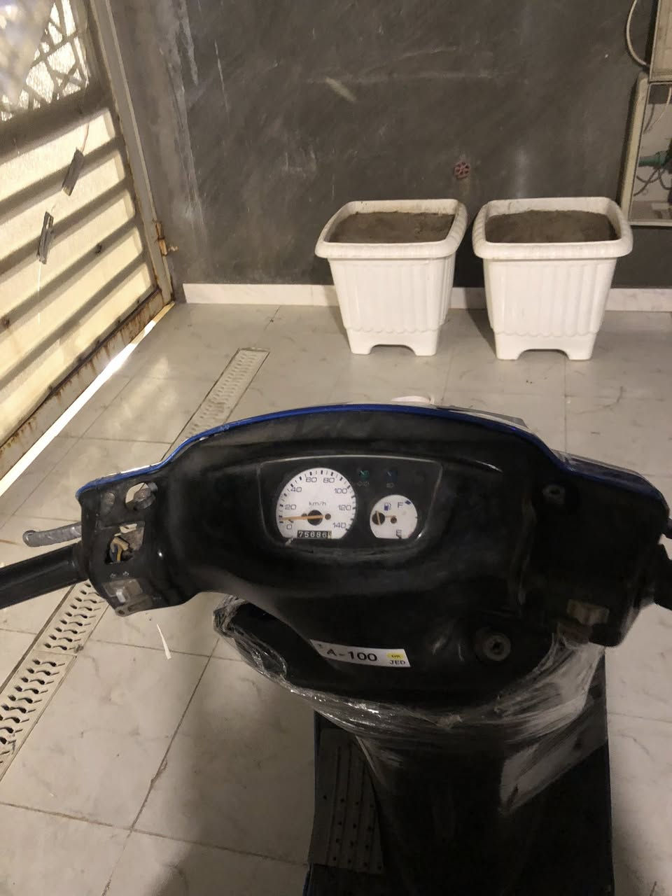 لام عليكم دراجه فراشة تخبل سرعه اي شي مابيها لانضوح ولا قطره دراجه العداد سرعه شغال ولكيلو متر ومال بانزين ولكلوب مال عينه هم شغال  مرتبه مال مشاوير او شغل ماوكفتني بشارع الله شاهد ولا طابه مصلح نقصها بس باتري وكل شي يشتغل شرد نص هندر تشتغل   سعرها ٤٢٥ وبي مجال قليل مكاني معقل رقمي ***********
