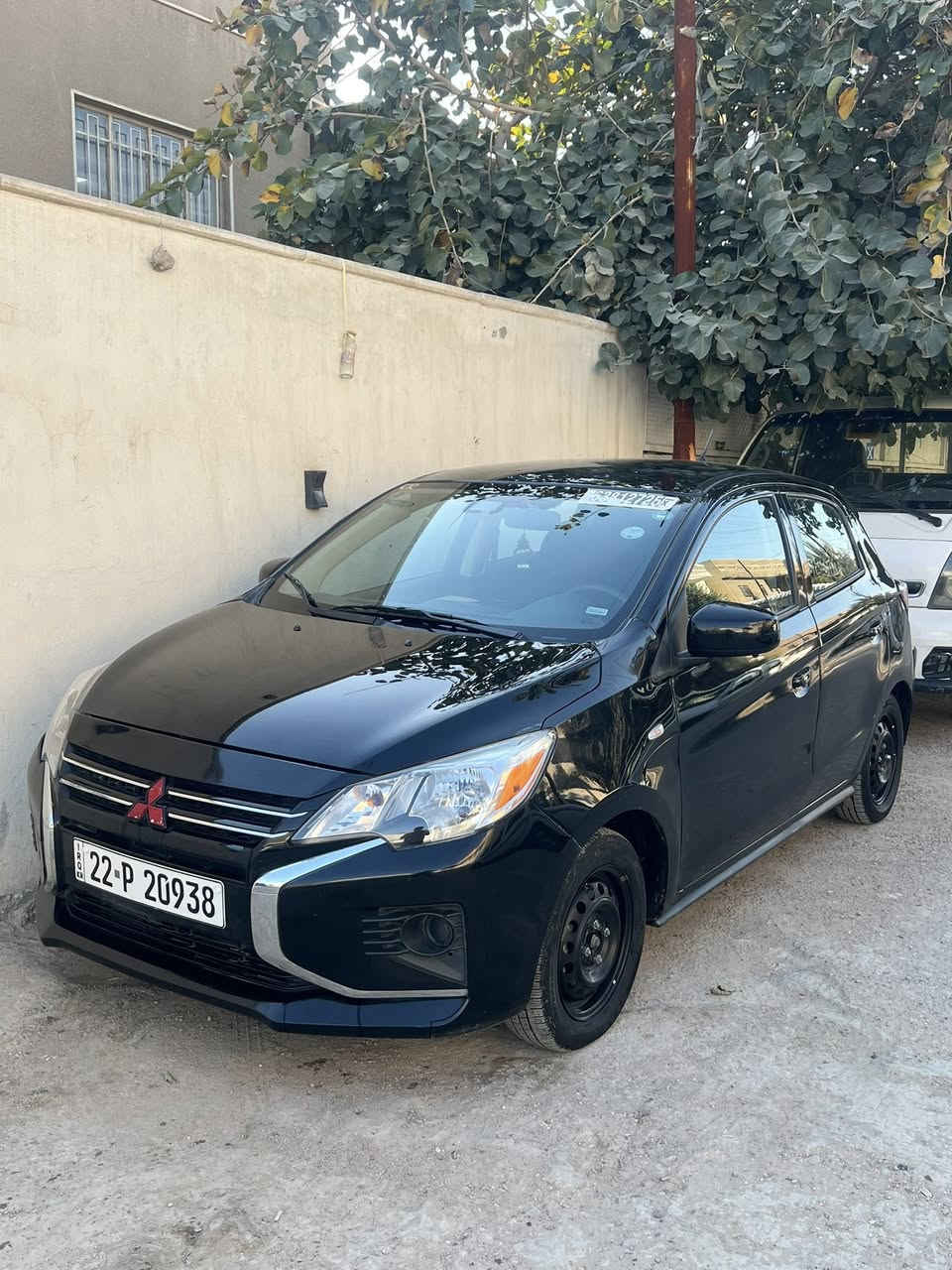 • الموديل: 2024 (لون أسود ملكي نظيف جداً).
• الممشى: 27,000 ميل فقط.
• الحالة الميكانيكية: كير، مكينة، كهربائيات (جاهزة من كل نقص).
• المواصفات: * رادارات أمامية.
• شاشة ذكية (Apple CarPlay).
• كروز سرعة (مثبت سرعة).
• نظام مانع انزلاق + ABS.
• أربعة جام كهرباء.
• الوضعية القانونية: السيارة باسمي (تحويل مباشر).
• ملاحظة: السيارة بدون إيرباك.
• السعر: 110 ورقة ().
• المكان: بغداد.


**إذا كنت صاحب هذا الإعلان وتريد حذفه لأي سبب، رجاءا أرسل رسالة إلى الدعم الفني**